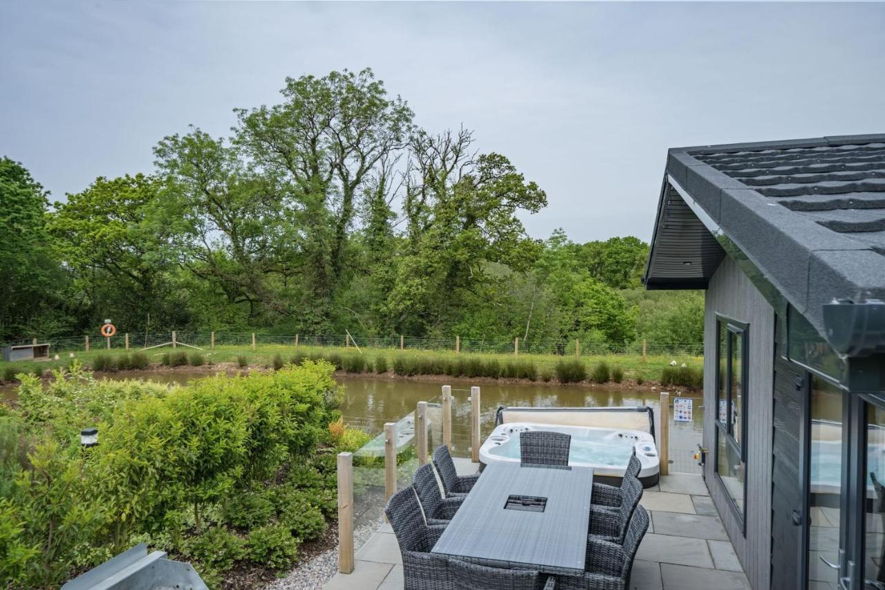 Lilac Lodge, 22 Roadford Lake Lodges Lifton Exteriér fotografie