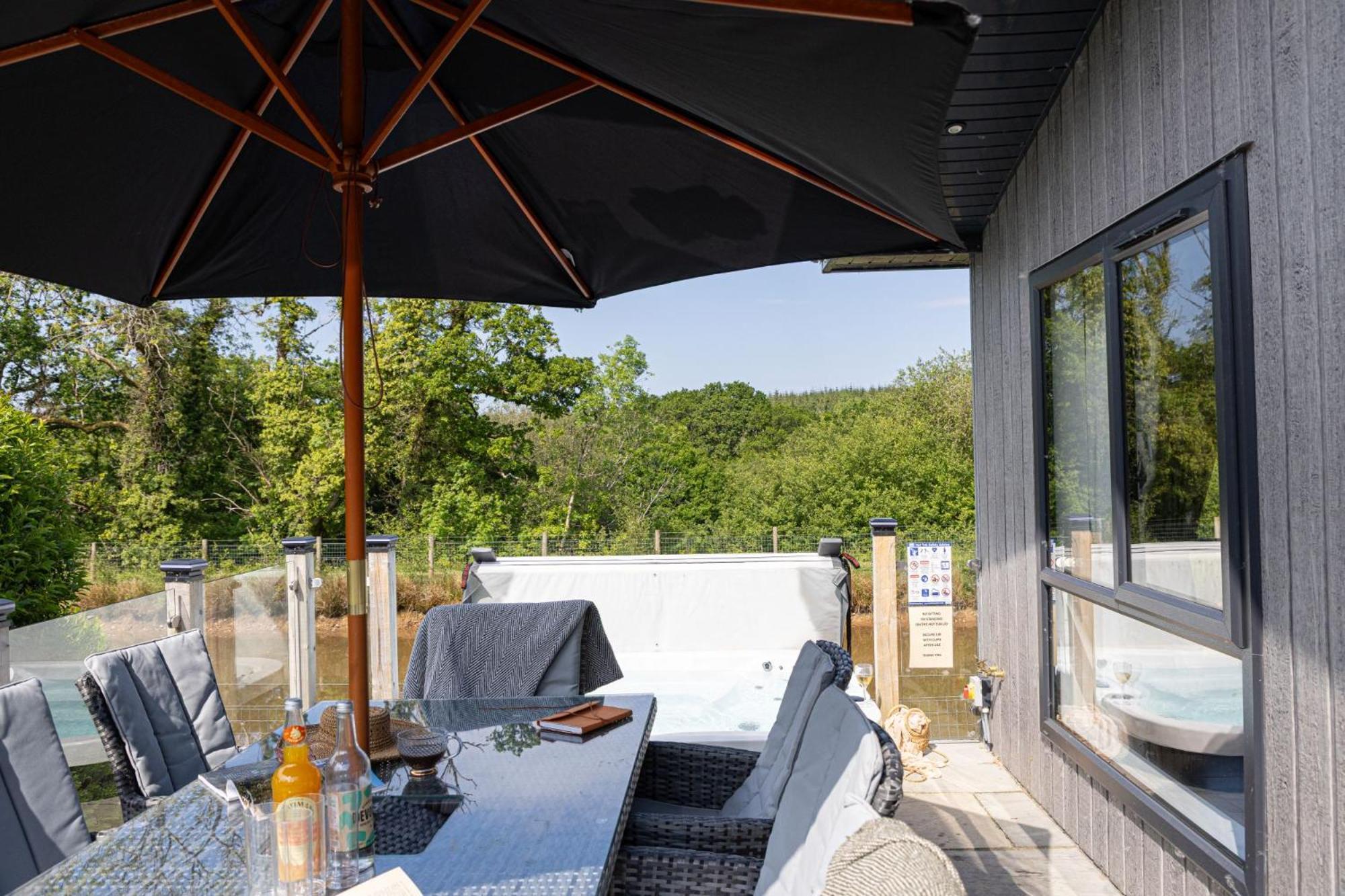 Lilac Lodge, 22 Roadford Lake Lodges Lifton Exteriér fotografie