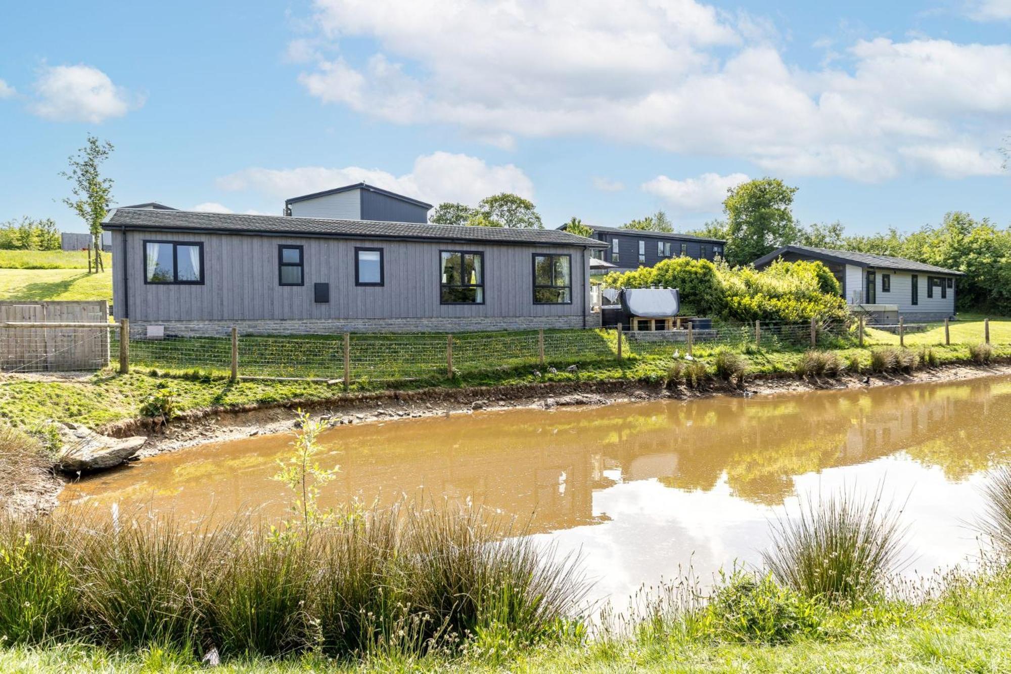 Lilac Lodge, 22 Roadford Lake Lodges Lifton Exteriér fotografie